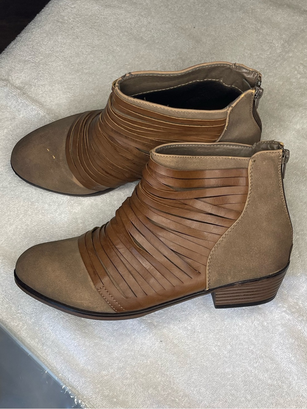 Pierre Dumas Brown/Tan Strappy Ankle Booties SZ 10 (35)